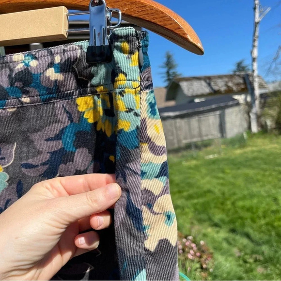 BODEN ~ Floral corduroy medium length skirt - Picture 10 of 11